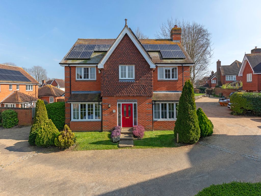 4 bed detached house for sale in Goddard Close, Guildford GU2, £900,000