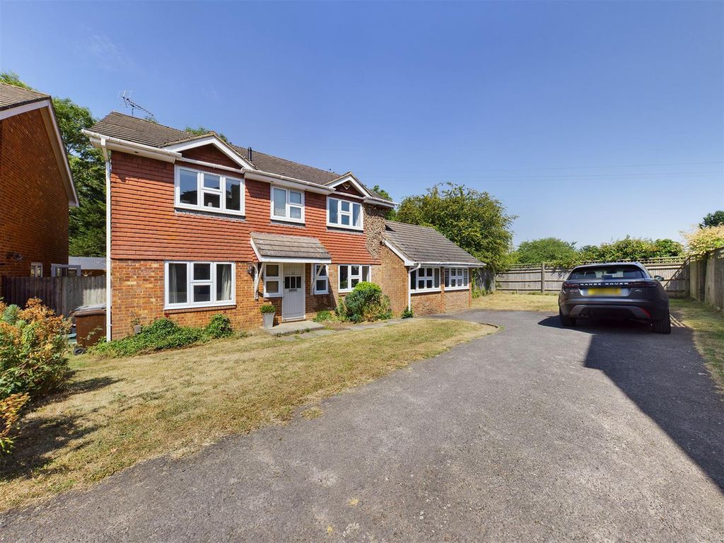 4 bed property for sale in Rocks Close, East Malling, West Malling ME19