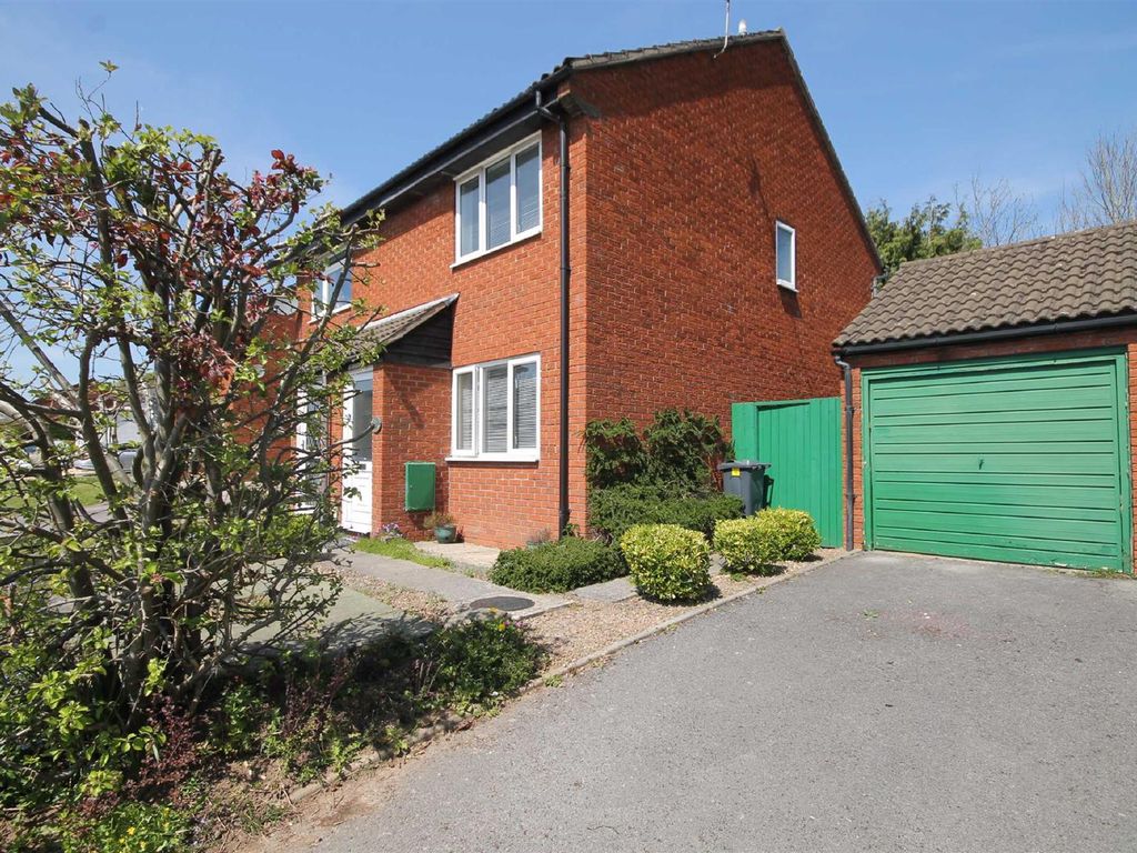 2 bed semidetached house to rent in Tangmere Drive, Llandaff, Cardiff