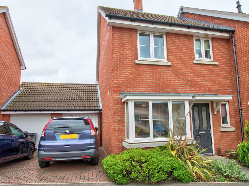 3 bed semidetached house for sale in Meridian Rise, Ipswich IP4, £