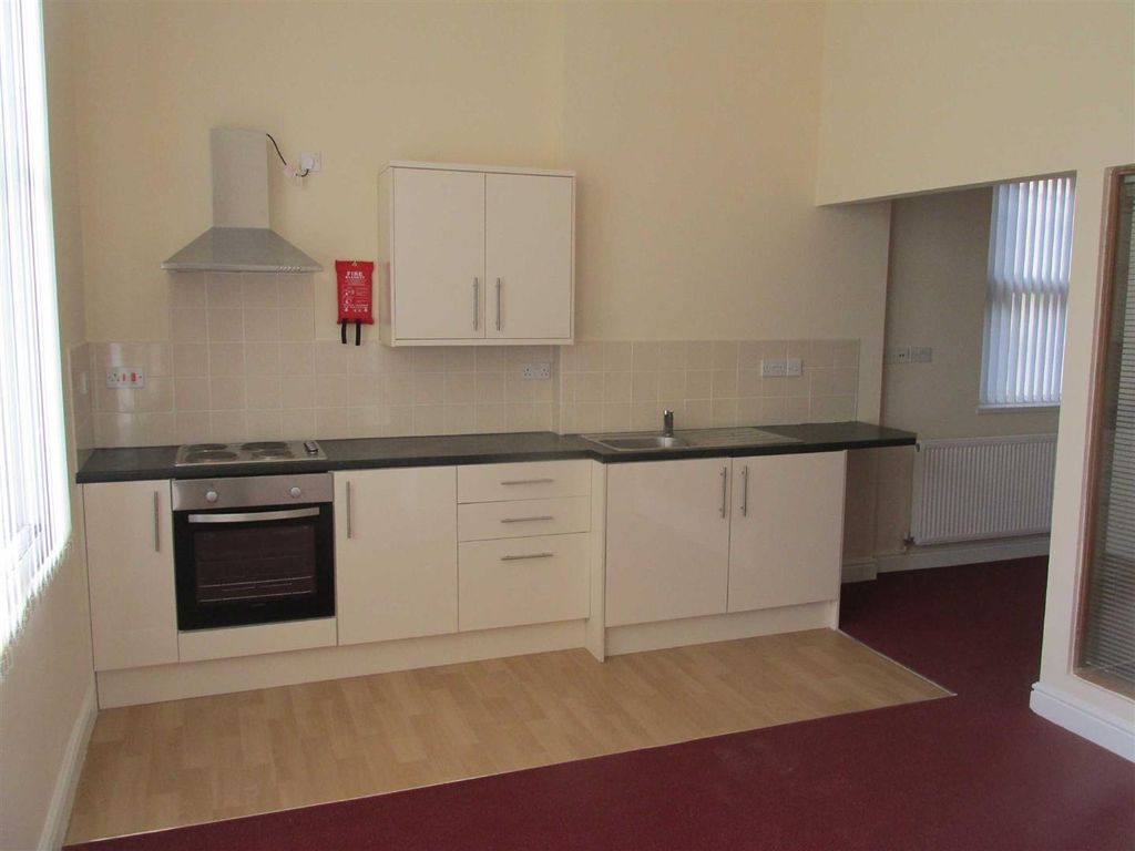 Studio to rent in Wolverhampton Street, Dudley DY1, £625 pcm Zoopla