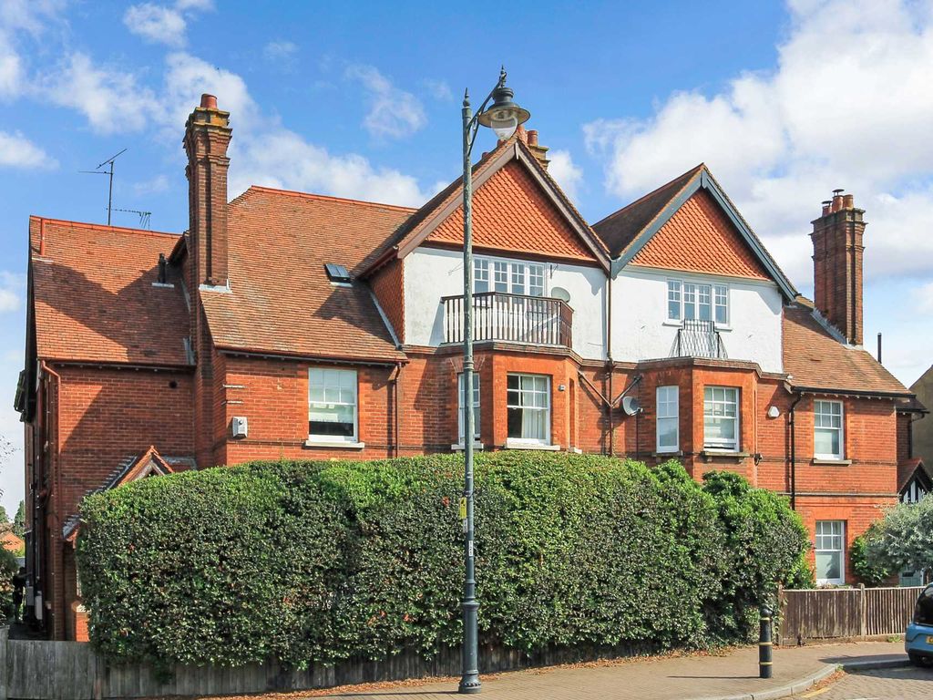 1 bed flat to rent in High Street, Tring HP23, £950 pcm Zoopla