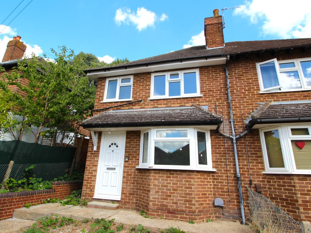 3 bed semidetached house to rent in Foxburrows Avenue, Guildford GU2