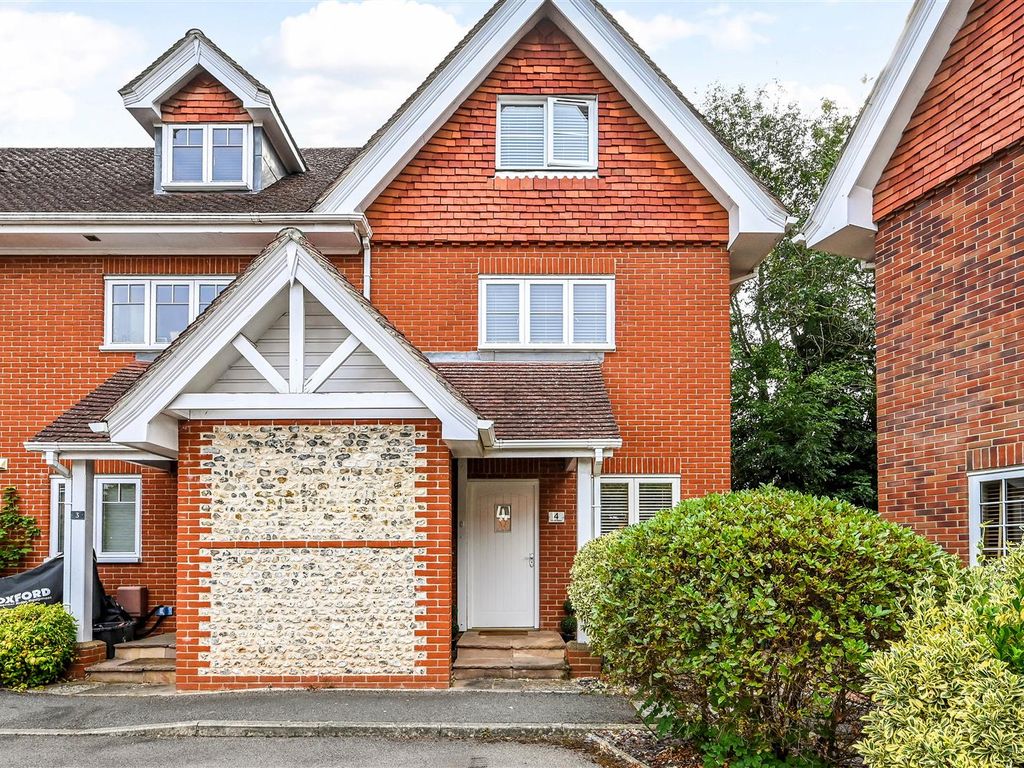 3 bed town house for sale in Rowlands Castle Road, Horndean