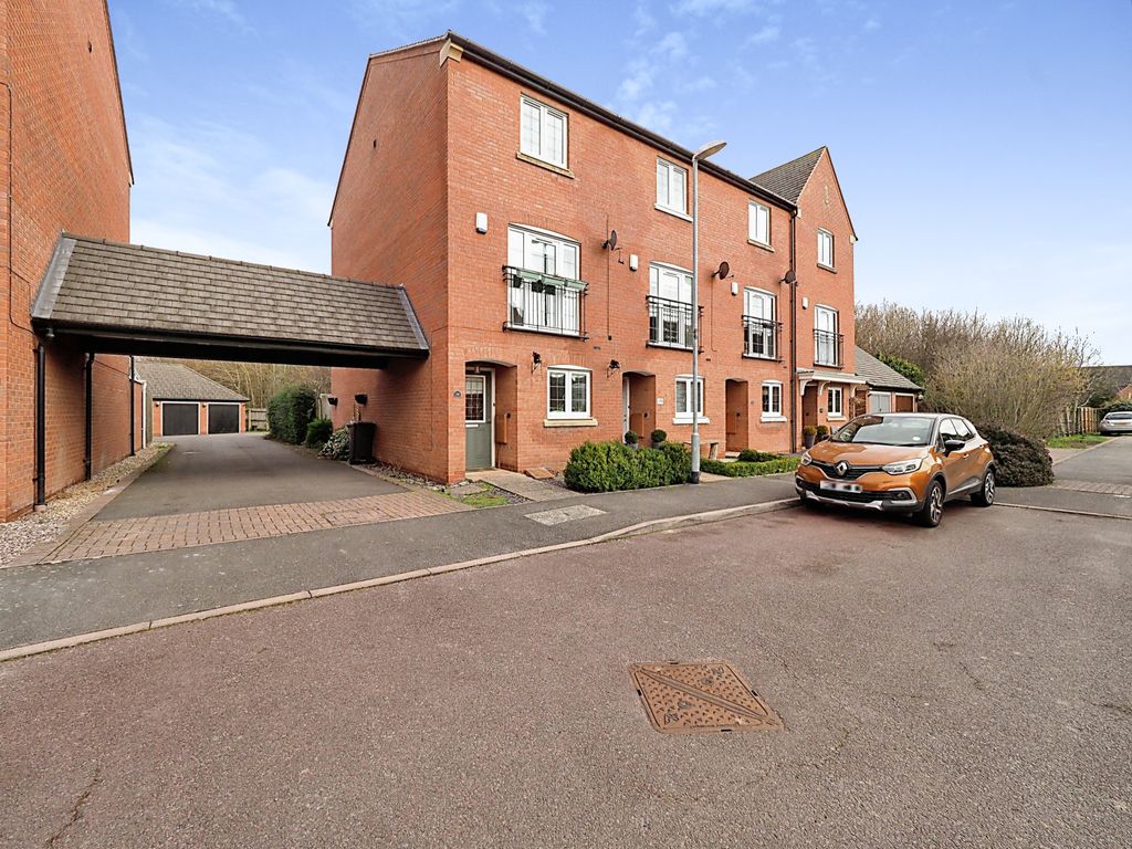 2 bed end terrace house for sale in Vale Close, Loughborough