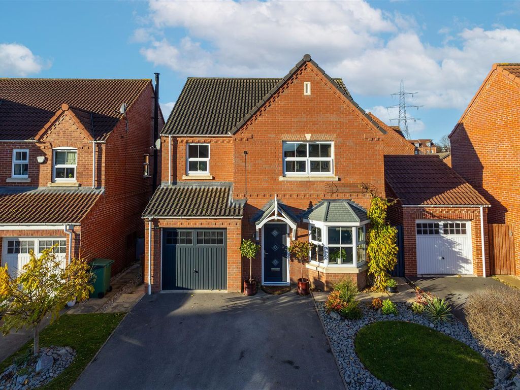 4 bed detached house for sale in Springfield Crescent, Lofthouse