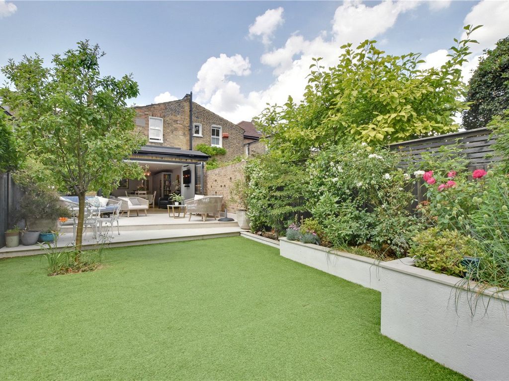 4 bed semidetached house for sale in Belmont Park, Lewisham, London