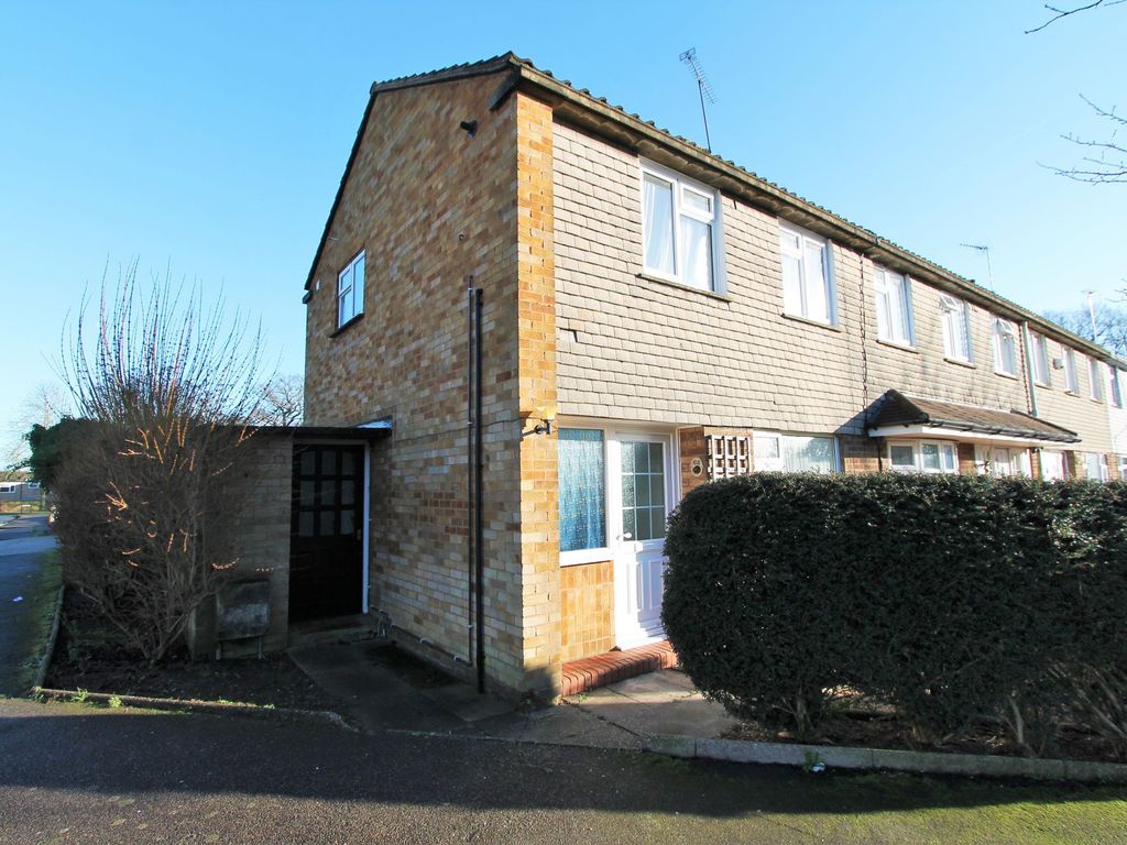 2 bed end terrace house to rent in Cherry Way, Hatfield AL10, £1,450