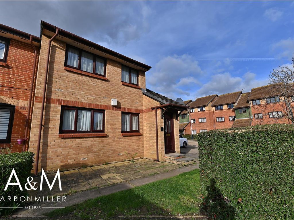 2 bed for sale in Bernards Close, Ilford IG6, £275,000 Zoopla
