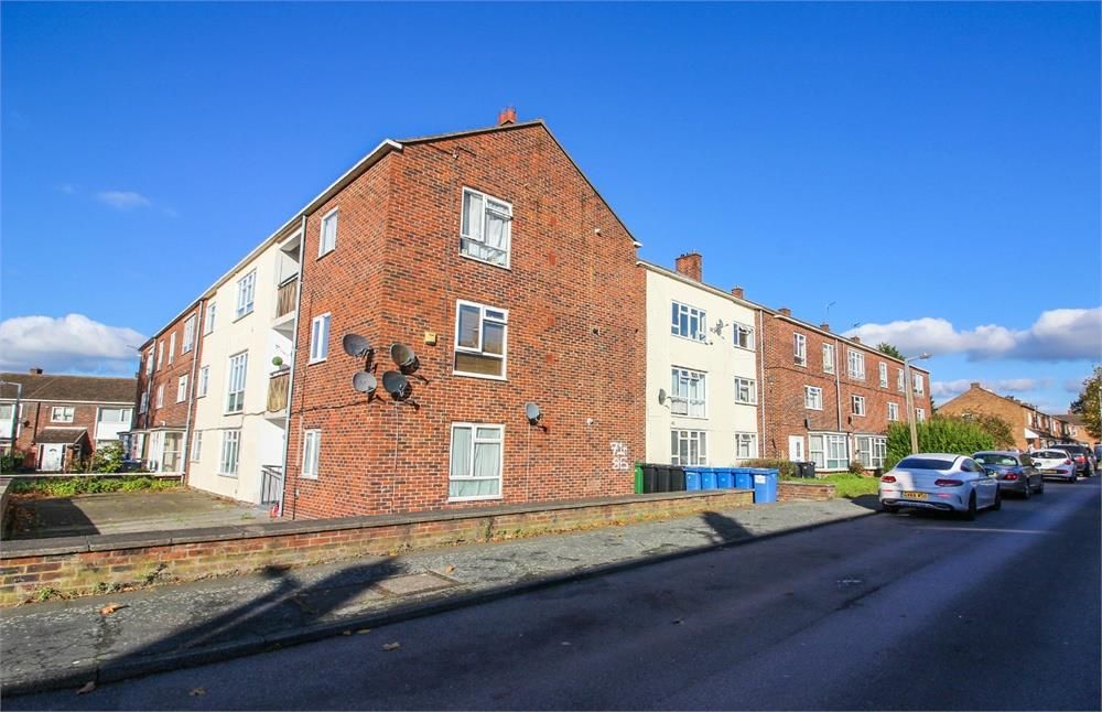 1 bed flat to rent in Great Brays, Harlow CM18, £875 pcm Zoopla