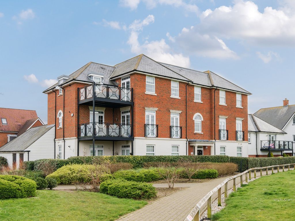 2 bed flat to rent in Monroe Way, West Malling ME19, £1,600 pcm Zoopla