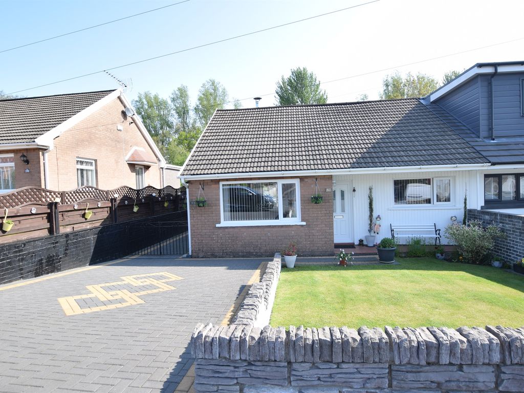 2 bed semidetached bungalow for sale in Elim Way, Pontllanfraith