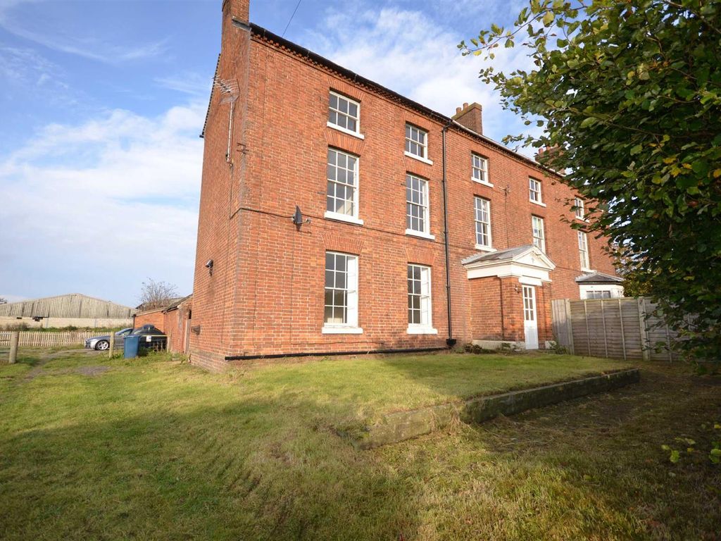 5 bed semidetached house to rent in Cliffords Wood, Swynnerton, Stone