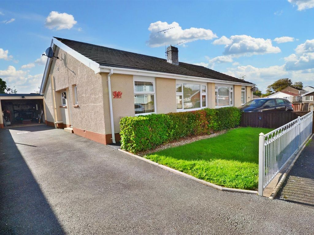 2 bed semidetached bungalow for sale in Greenhill Crescent