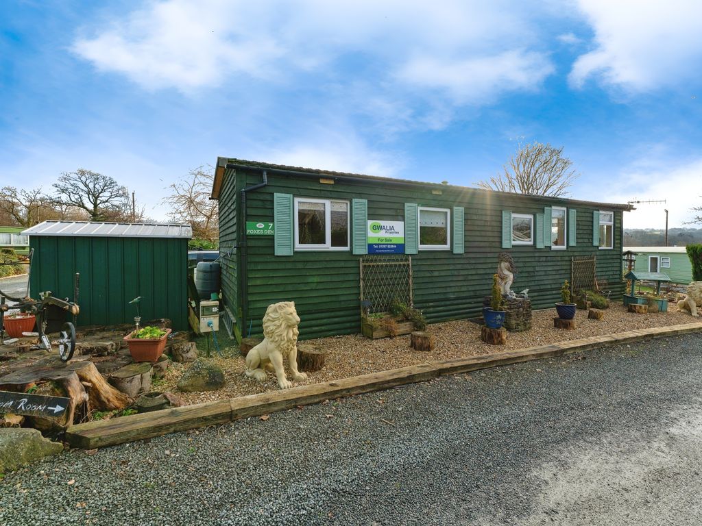 2 bed mobile/park home for sale in Rhos Park, Crossgates LD1, £38,000