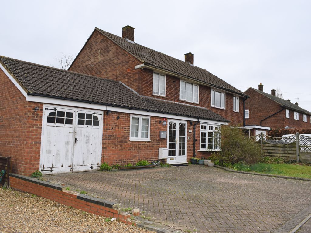 4 bed semidetached house for sale in Milestone Road, Hitchin SG5, £