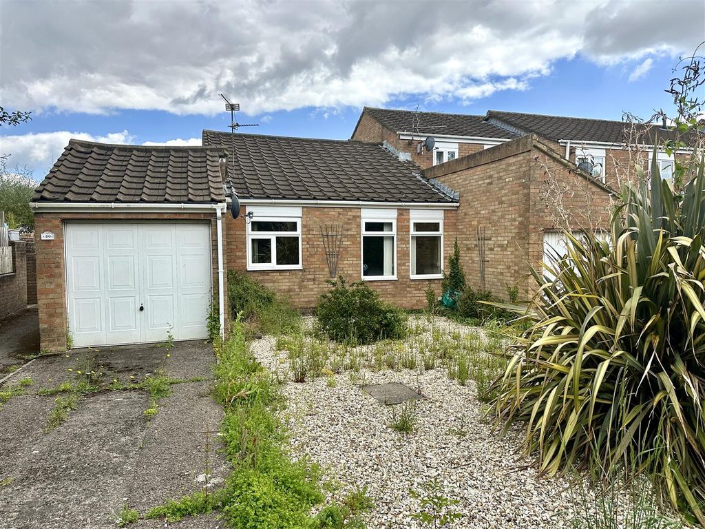 2 bed semidetached bungalow for sale in Maple Avenue, Bulwark