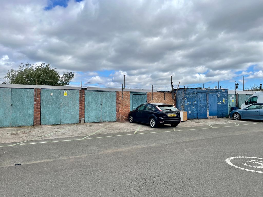 Light industrial to let in Lowmoor Road, KirkbyInAshfield, Nottingham