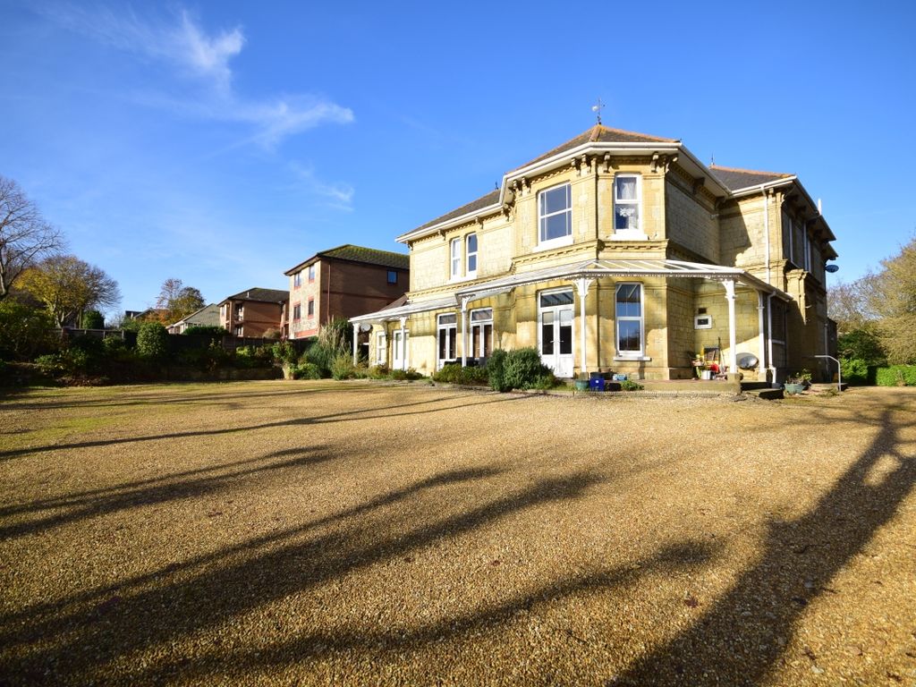 2 bed flat to rent in Victoria Avenue, Shanklin PO37, £850 pcm Zoopla