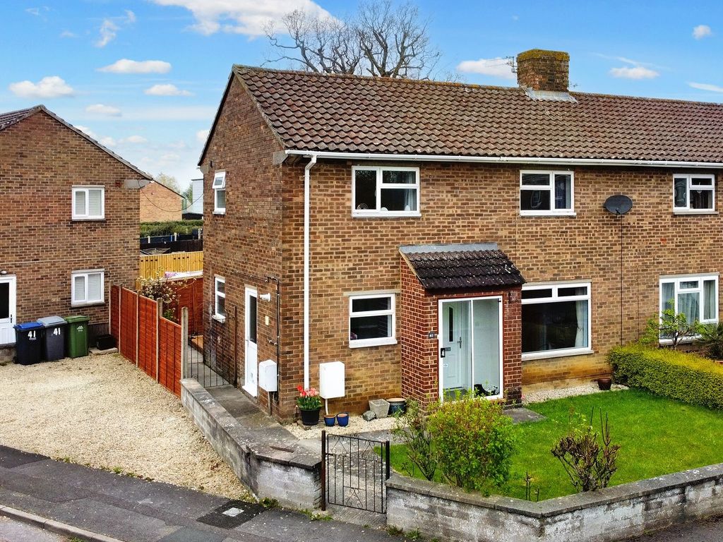 3 bed semidetached house for sale in Beech Grove, Trowbridge BA14, £