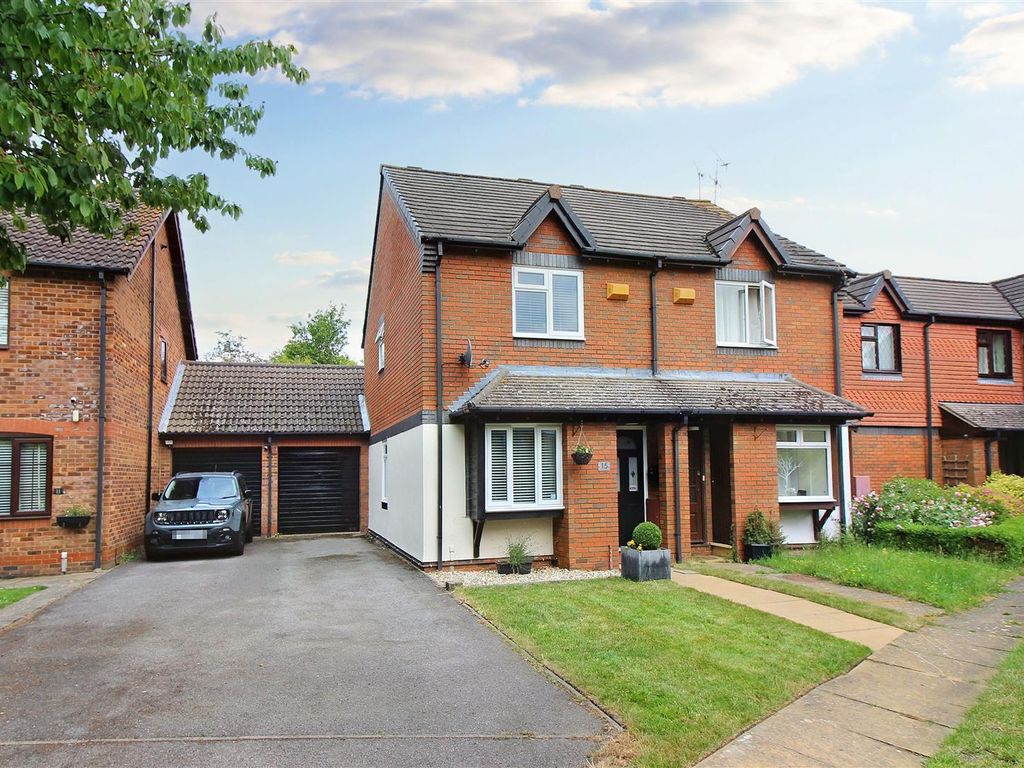 2 bed semidetached house for sale in Orwell Drive, Aylesbury HP21, £