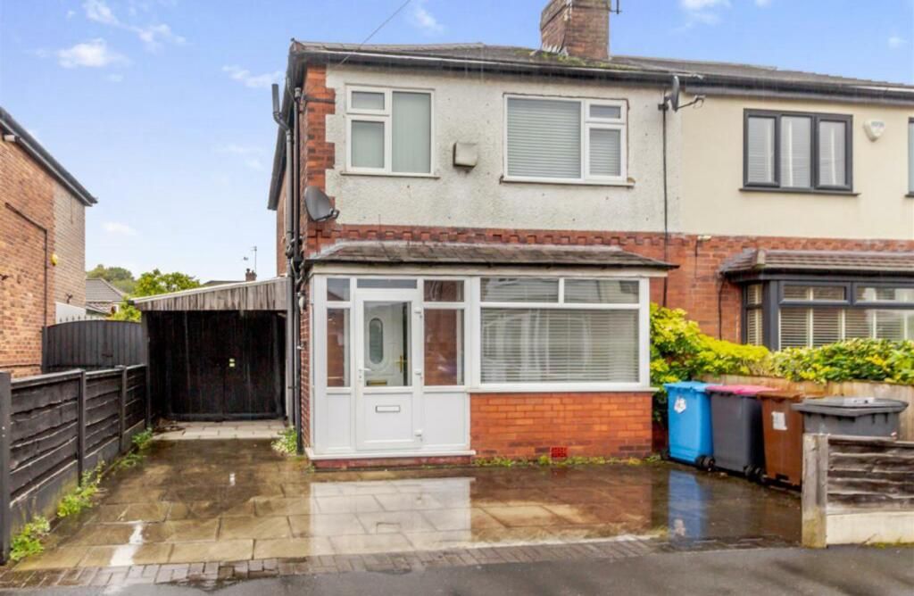 3 bed semidetached house for sale in Brentwood Road, Manchester M27, £