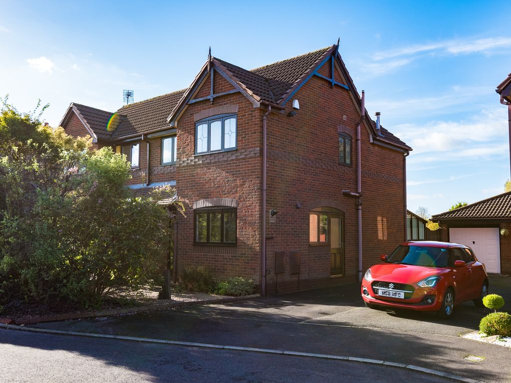 3 bed semidetached house for sale in Ledbury Close, Eccleston, St
