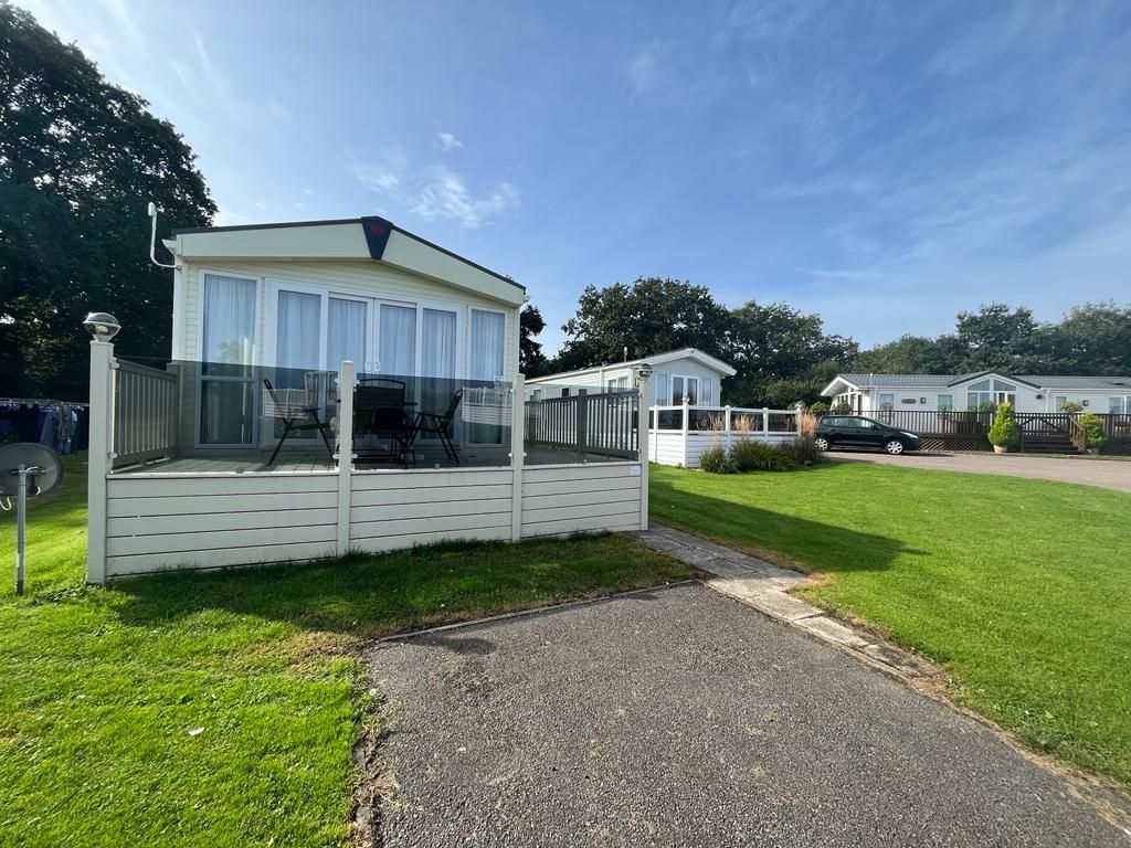 2 bed mobile/park home for sale in Carlton Meres Holiday Park, Carlton