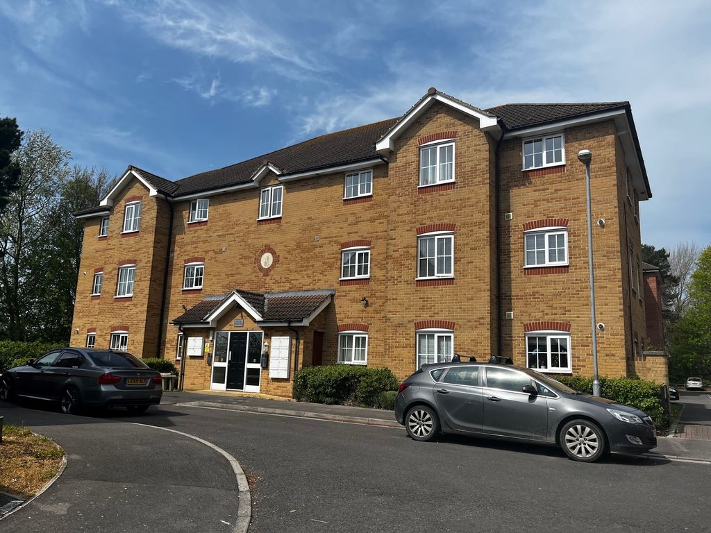 2 bed flat to rent in Percivale Road, Yeovil, Somerset BA21 Zoopla
