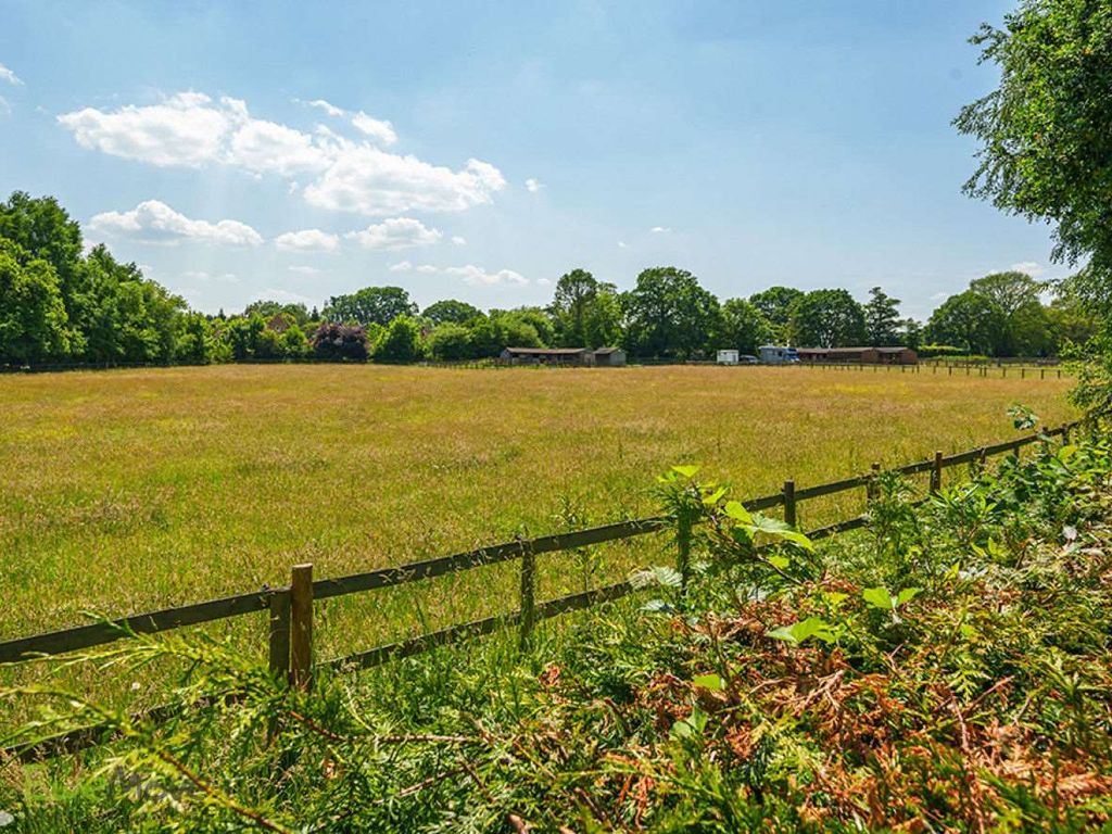 3 bed detached house for sale in Hollybush Lane, West Heath, Tadley