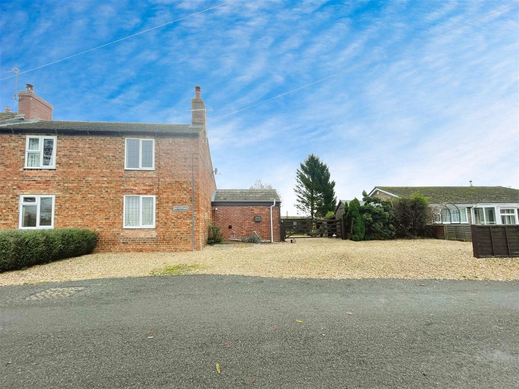 2 bed semidetached house for sale in Lammins Lane, MarehamLeFen