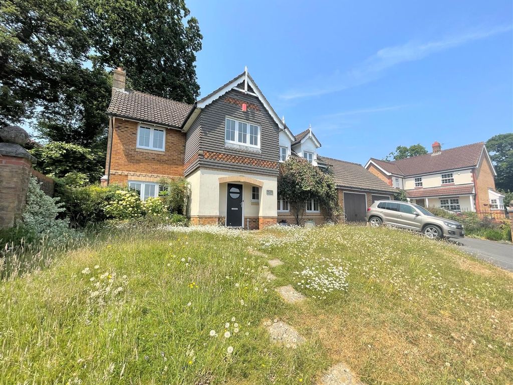 5 bed detached house for sale in Heneage Drive, West Cross, Swansea SA3