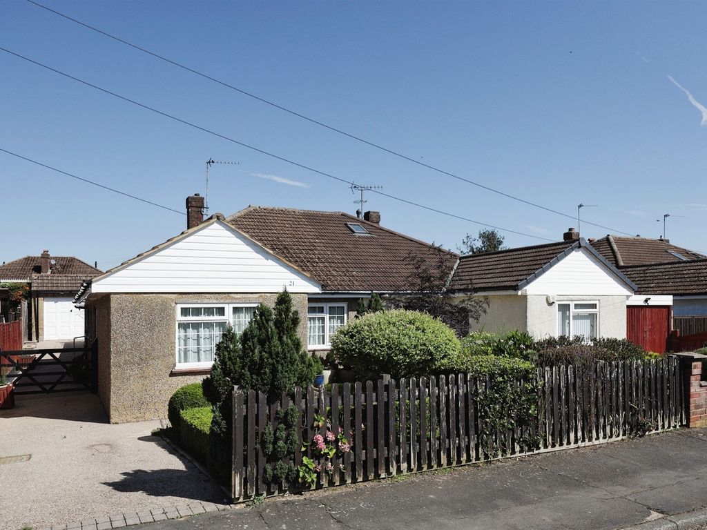 2 bed semidetached bungalow for sale in Kesters Road, Chesham HP5, £
