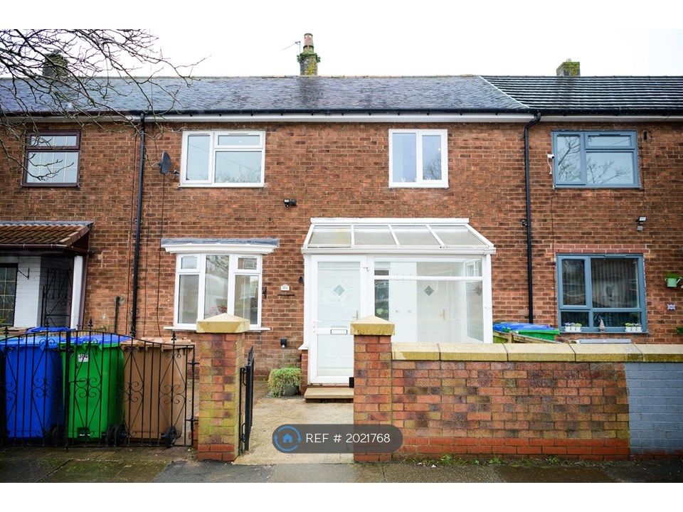 3 bed terraced house to rent in Windermere Road, Middleton, Manchester