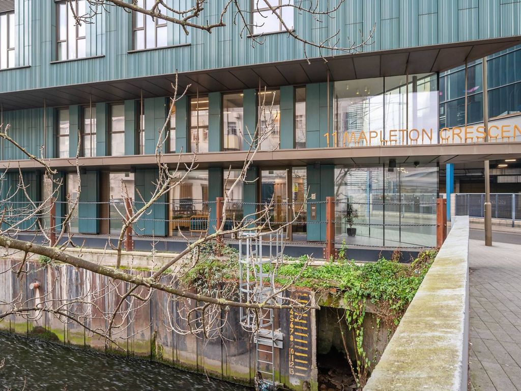 1 bed flat for sale in Mapleton Crescent, Wandsworth Town, London SW18