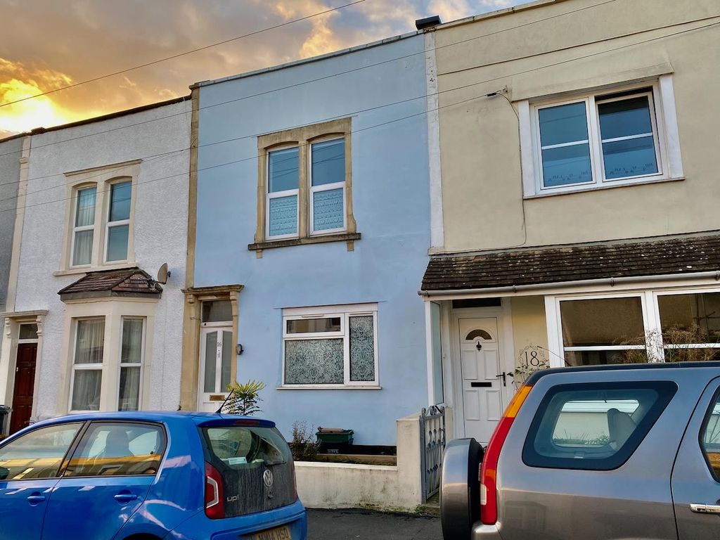2 bed terraced house to rent in Oak Road, Horfield, Bristol BS7, £1,450