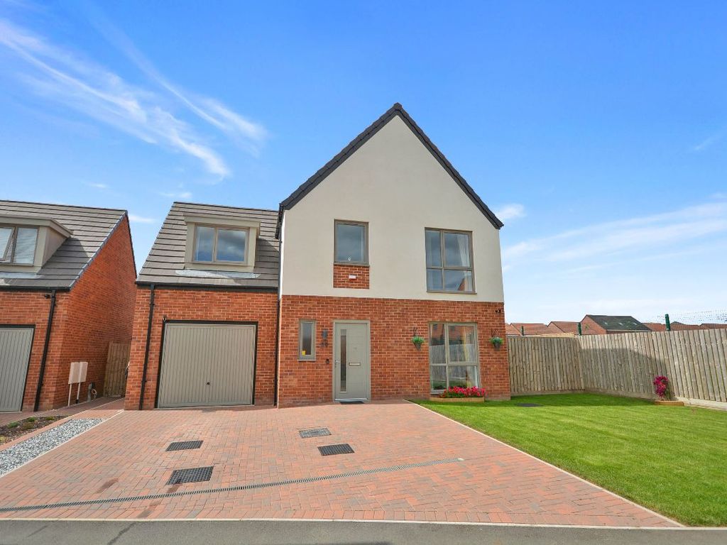 4 bed detached house for sale in Harker Close, Hucknall, Nottingham