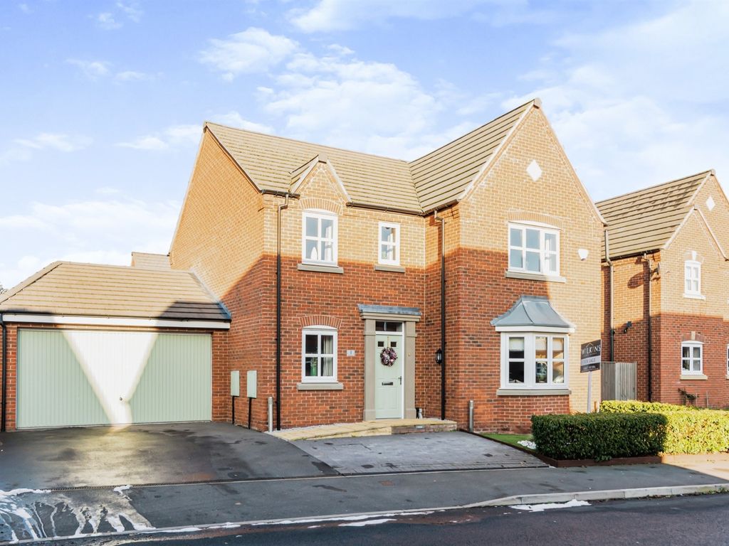 4 bed detached house for sale in Croft Close, Two Gates, Tamworth B77