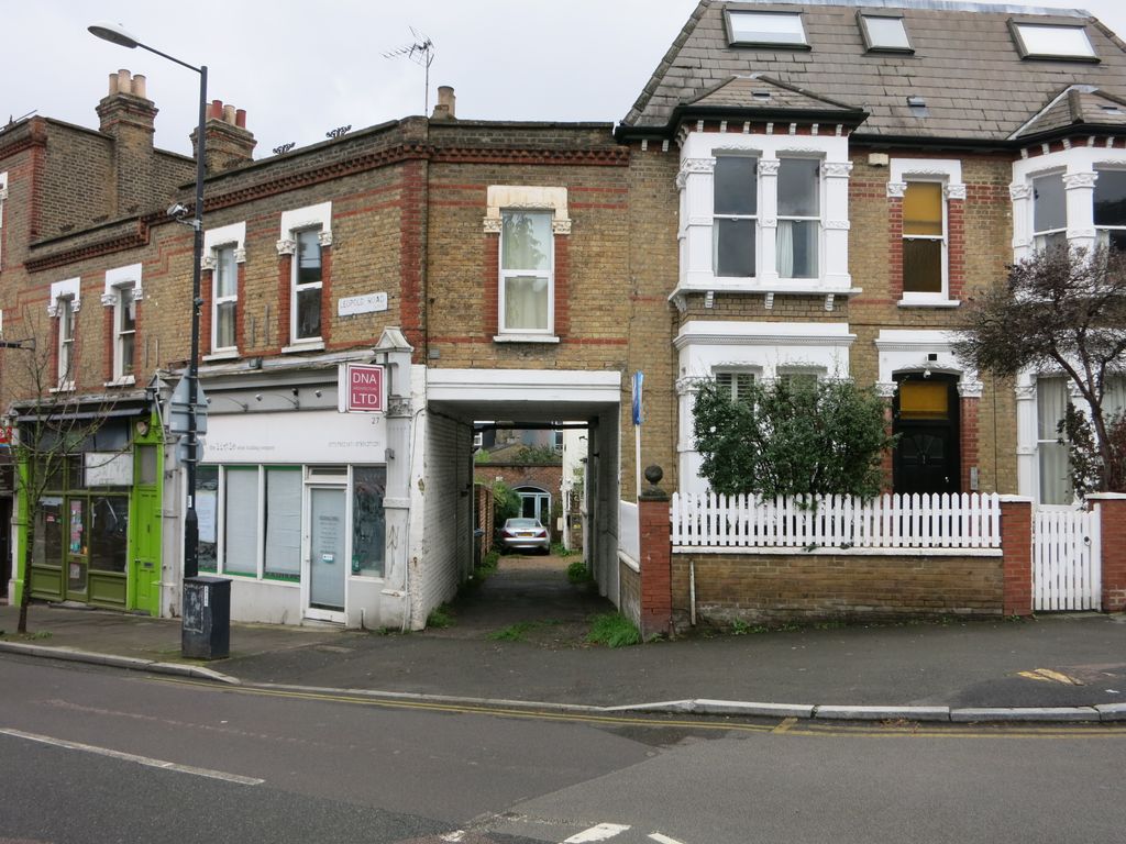 2 bed flat to rent in Leopold Road, Wimbledon SW19 Zoopla