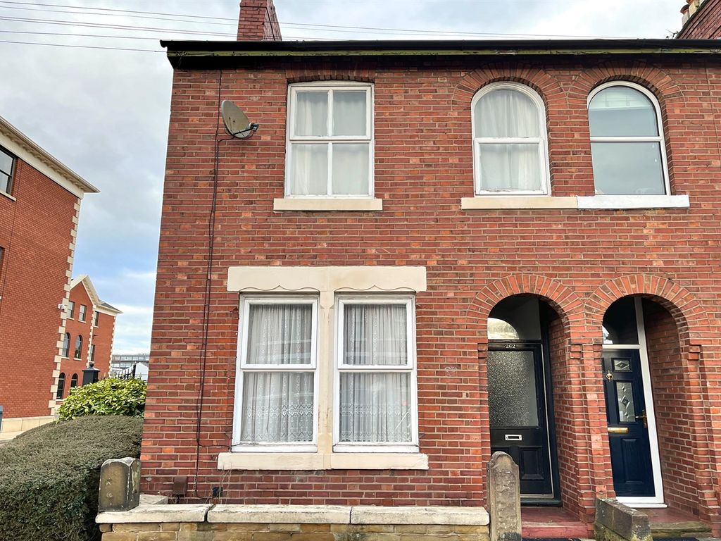 3 bed end terrace house for sale in Marsland Road, Sale M33, £305,000