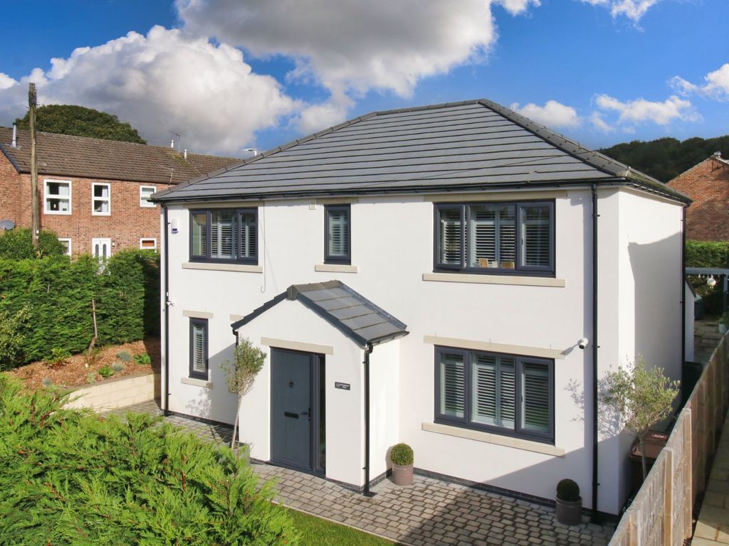 4 bed detached house for sale in Billingwood Drive, Rawdon, Leeds, West