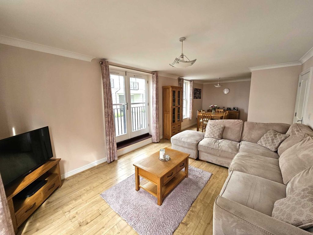 2 bed flat for sale in Old Watling Street, Canterbury CT1, £249,995