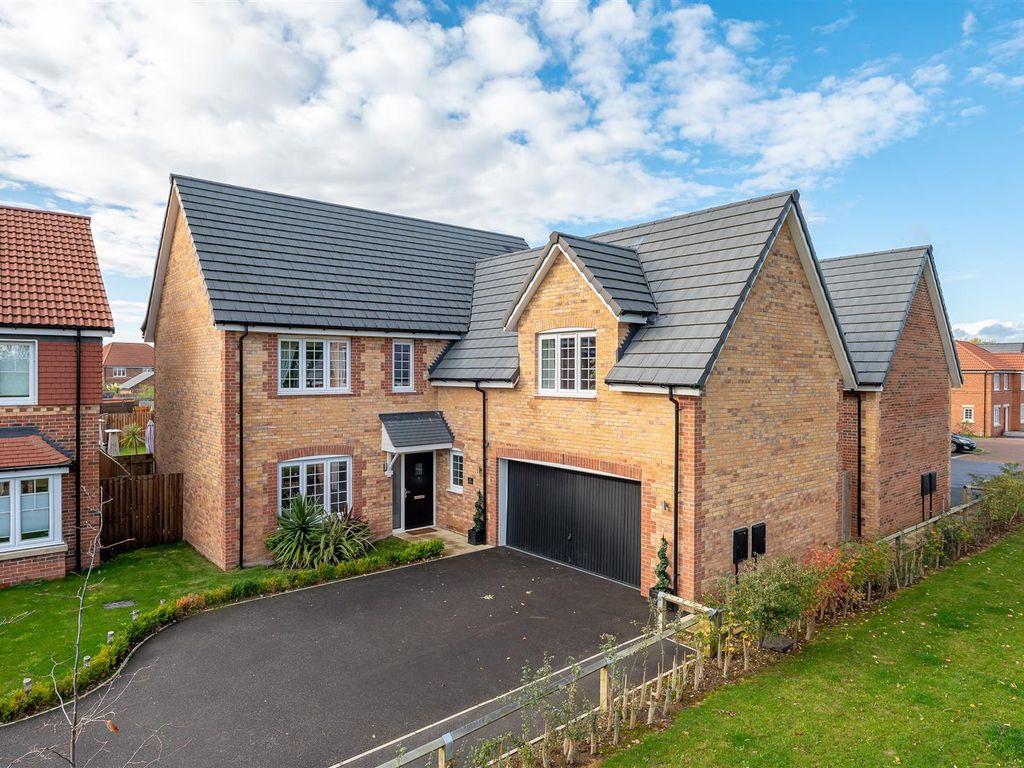5 bed detached house for sale in Lund Sikes Grove, Stamford Bridge