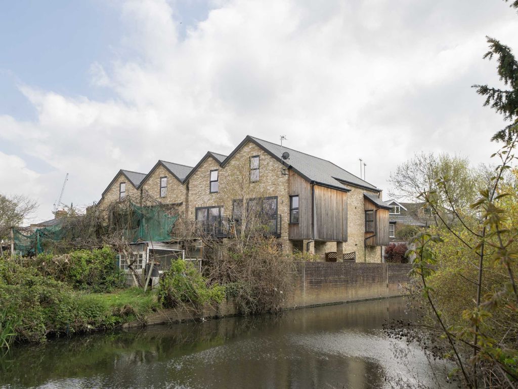 3 bed property for sale in Green Lane, London W7 Zoopla