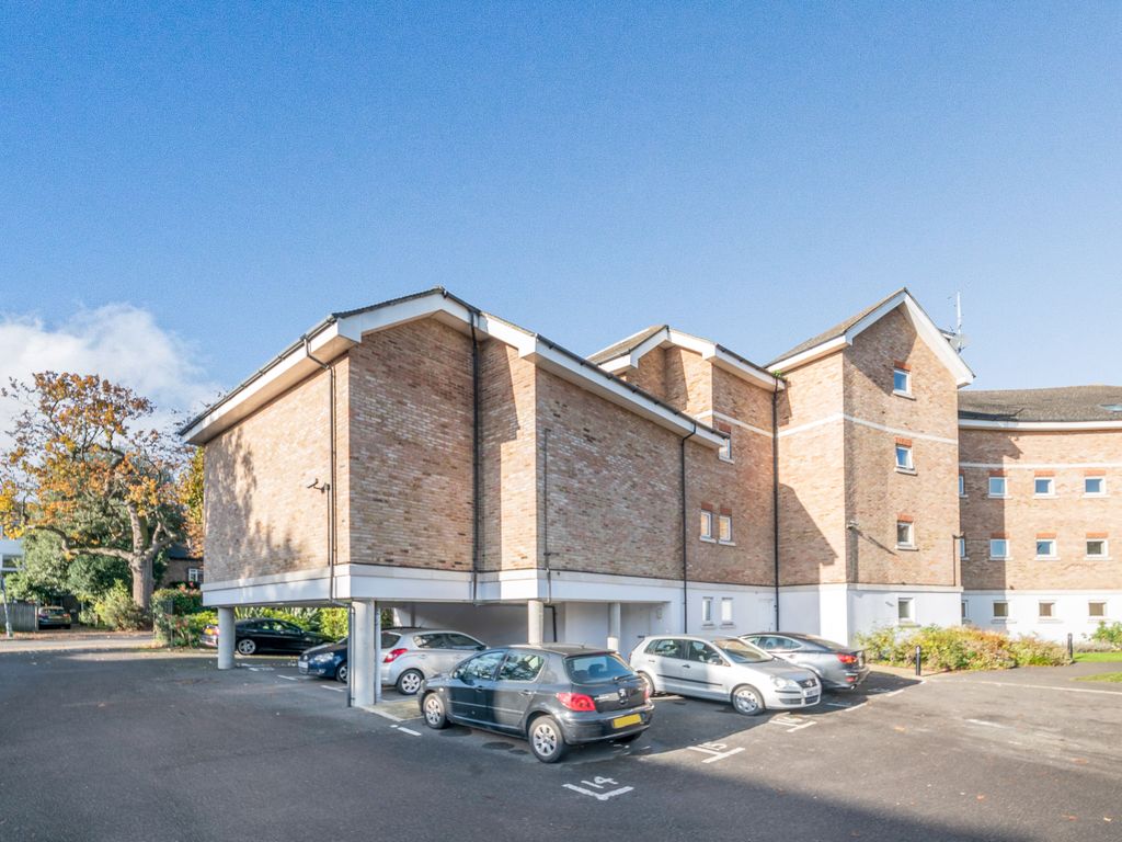 2 bed to rent in Hansler Court, Princes Way, Wimbledon SW19