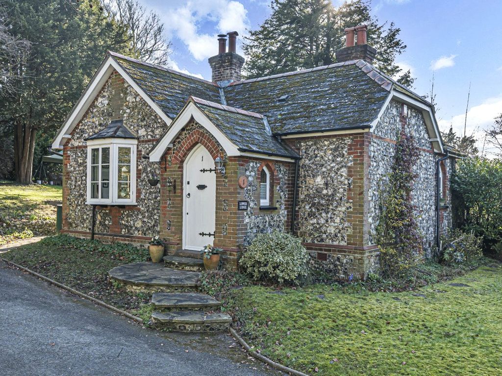 3 bed bungalow for sale in Coulsdon Road, Coulsdon CR5 Zoopla