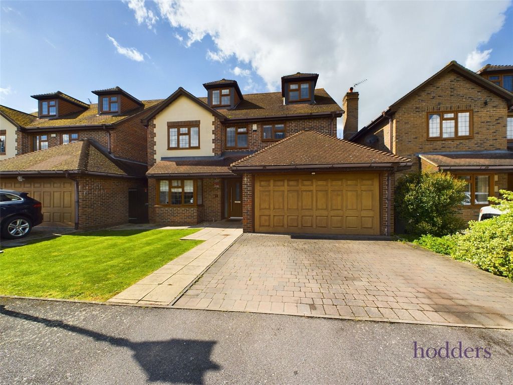 6 bed detached house for sale in Abbey Meadows, Chertsey, Surrey KT16, £925,000 Zoopla
