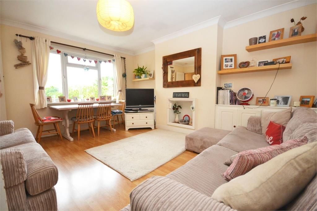 2 bed to rent in Whitton Waye, Hounslow TW3, £1,650 pcm Zoopla
