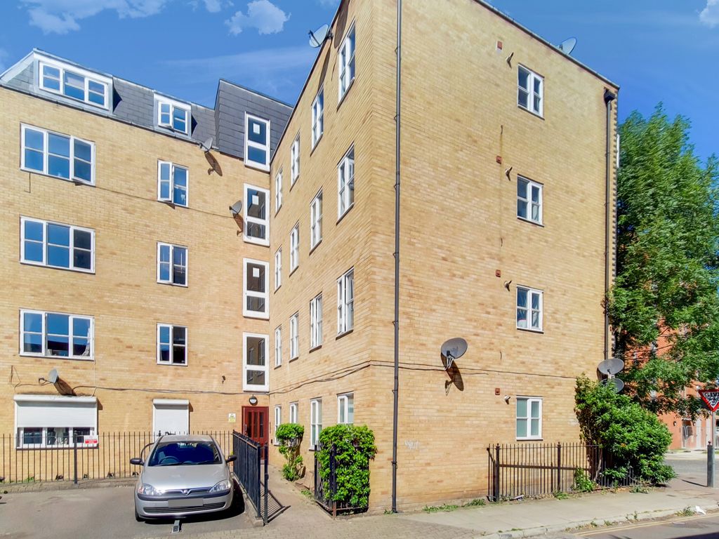 3 Bethwin Road, Camberwell SE5  