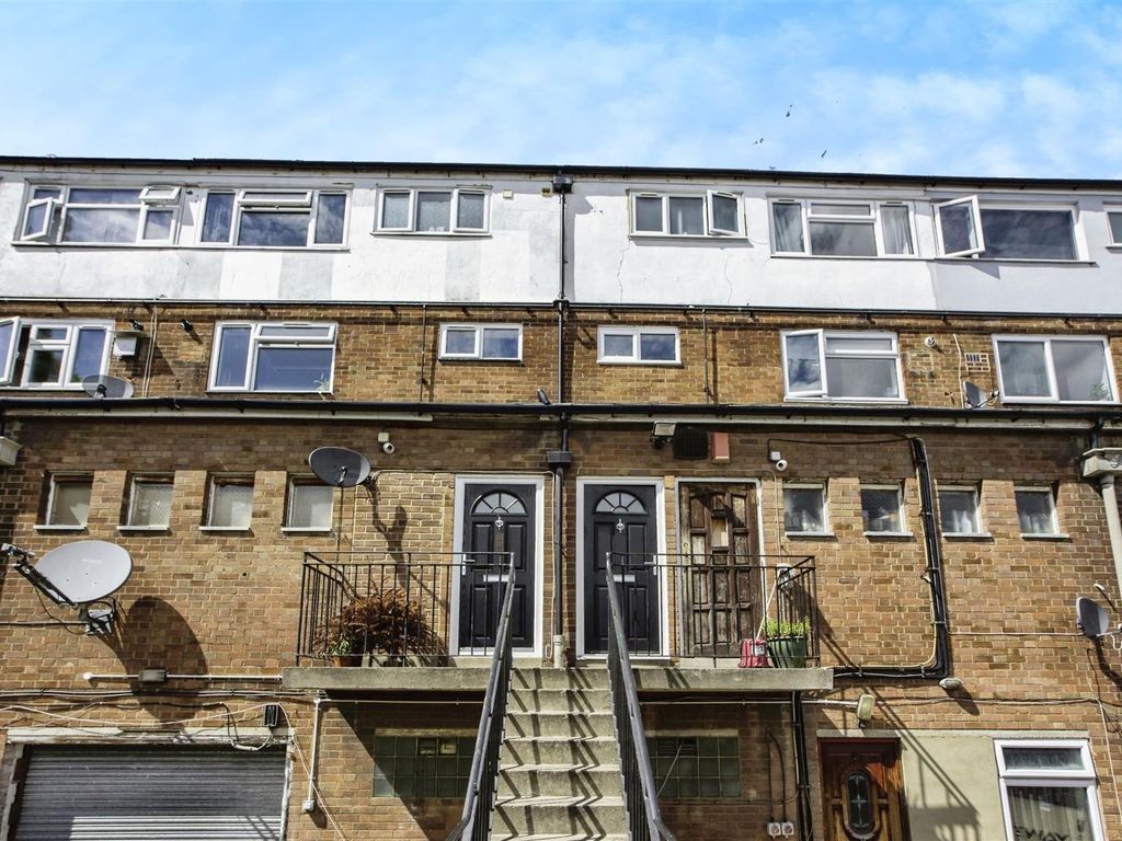 3 bed flat for sale in Lenthall Avenue, Grays RM17, £250,000 Zoopla